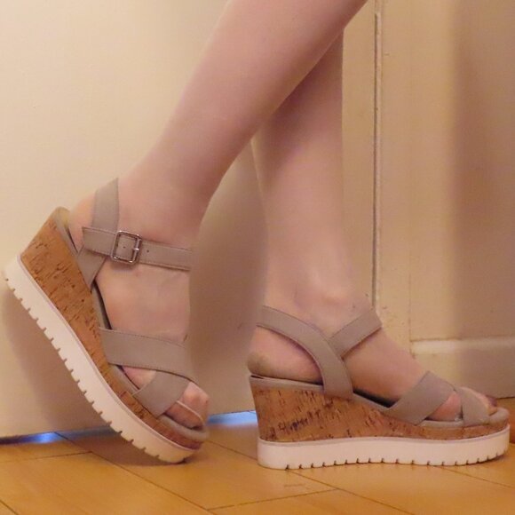 Bata Grey n White Platform Clogs, size 8 - Picture 1 of 7